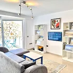 Golden Apartment 1